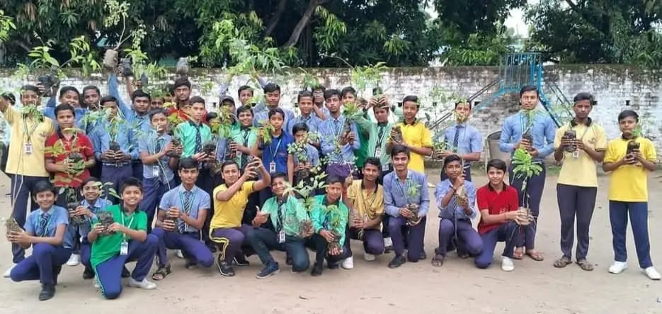 tree-plantation-group-photo